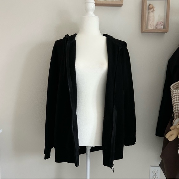 Victoria’s Secret Zip Up Hoodie Sweatshirt in Black Women’s Size M Casual Basic - Picture 2 of 6